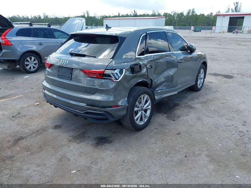 2025 Audi Q3 VIN WA1DECF34S1035301 IAAI salvage auction — SIDE, Wait Title, sold $9,900 on 2026-08-20 (photo 4)