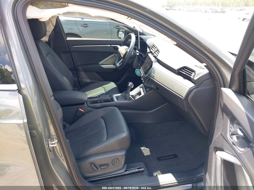 2025 Audi Q3 VIN WA1DECF34S1035301 IAAI salvage auction — SIDE, Wait Title, sold $9,900 on 2026-08-20 (photo 5)