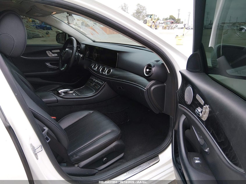 2018 Mercedes-benz E-klasse VIN WDDZF4JB5JA395159 IAAI salvage auction — LEFT REAR, Wait Title, sold $5,400 on 2026-08-12 (photo 5)