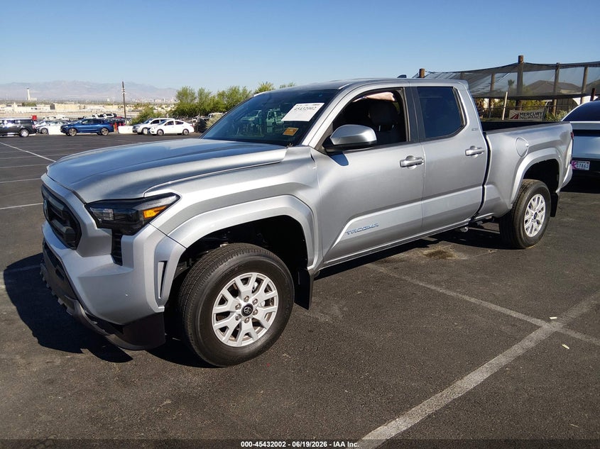 2026 Toyota Tacoma VIN 3TMLB5JN5TM253668 IAAI salvage auction — RIGHT FRONT, Salvage Title, sold $18,000 on 2026-07-31 (photo 2)