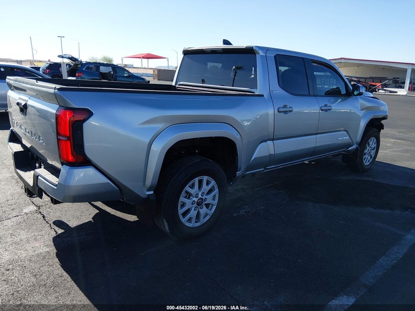 2026 Toyota Tacoma VIN 3TMLB5JN5TM253668 IAAI salvage auction — RIGHT FRONT, Salvage Title, sold $18,000 on 2026-07-31 (photo 4)