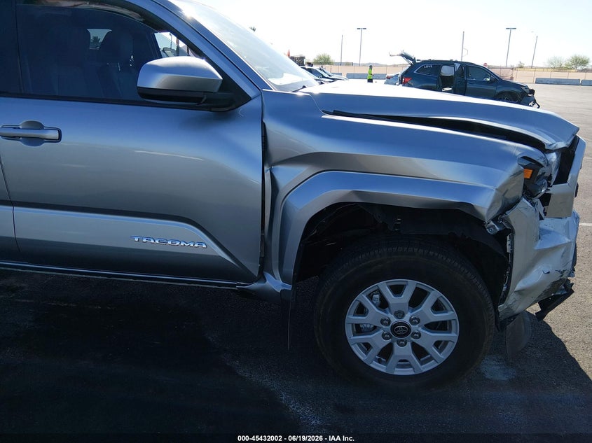 2026 Toyota Tacoma VIN 3TMLB5JN5TM253668 IAAI salvage auction — RIGHT FRONT, Salvage Title, sold $18,000 on 2026-07-31 (photo 6)