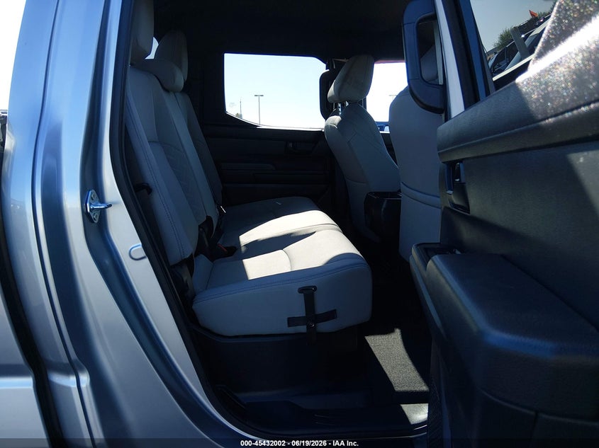 2026 Toyota Tacoma VIN 3TMLB5JN5TM253668 IAAI salvage auction — RIGHT FRONT, Salvage Title, sold $18,000 on 2026-07-31 (photo 8)
