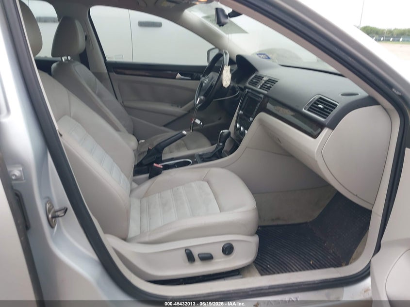 2014 Volkswagen Passat VIN 1VWCN7A33EC109460 IAAI salvage auction — NORMAL WEAR, Original (Texas), sold $2,450 on 2026-07-06 (photo 5)