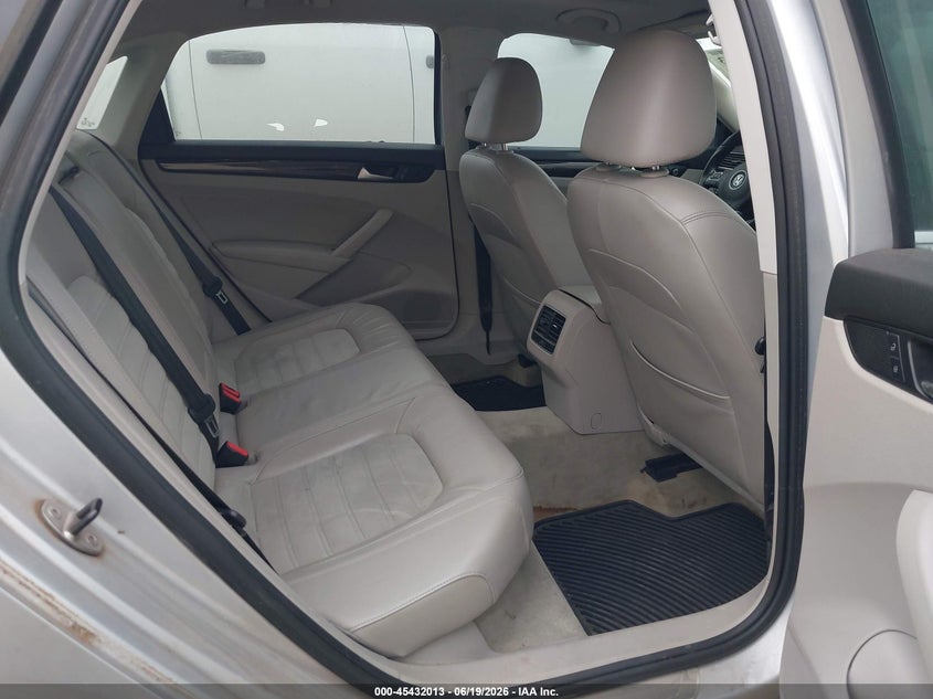 2014 Volkswagen Passat VIN 1VWCN7A33EC109460 IAAI salvage auction — NORMAL WEAR, Original (Texas), sold $2,450 on 2026-07-06 (photo 8)