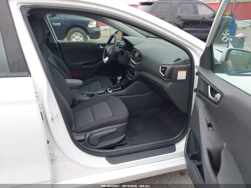 2019 Hyundai Ioniq hybrid VIN KMHC65LC0KU107989 IAAI salvage auction — NORMAL WEAR, Sf97 (California), sold $7,500 on 2026-07-28 (photo 5)