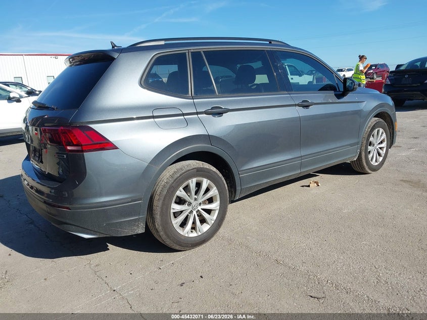 2020 Volkswagen Tiguan VIN 3VV0B7AX0LM158968 IAAI salvage auction — SIDE, Salvage (Missouri), sold $4,100 on 2026-07-10 (photo 4)
