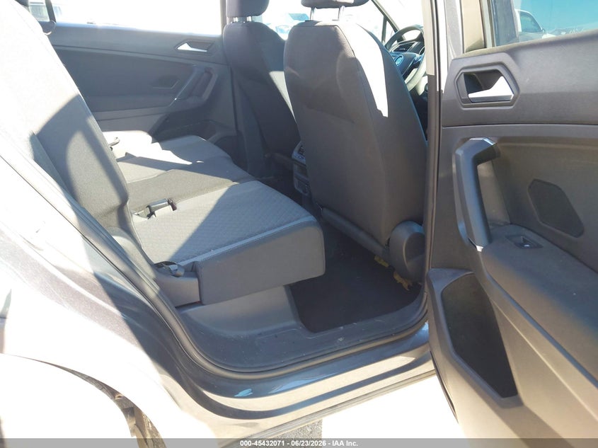 2020 Volkswagen Tiguan VIN 3VV0B7AX0LM158968 IAAI salvage auction — SIDE, Salvage (Missouri), sold $4,100 on 2026-07-10 (photo 8)