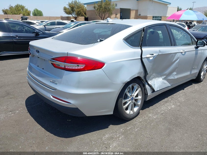 2019 Ford Fusion VIN 3FA6P0LU7KR135120 IAAI salvage auction — RIGHT SIDE, Salvage Certificate (California), sold $875 on 2026-07-31 (photo 4)