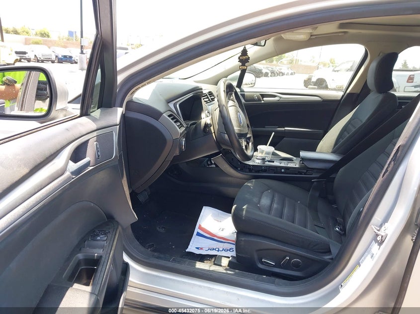 2019 Ford Fusion VIN 3FA6P0LU7KR135120 IAAI salvage auction — RIGHT SIDE, Salvage Title, sold $875 on 2026-07-24 (photo 5)