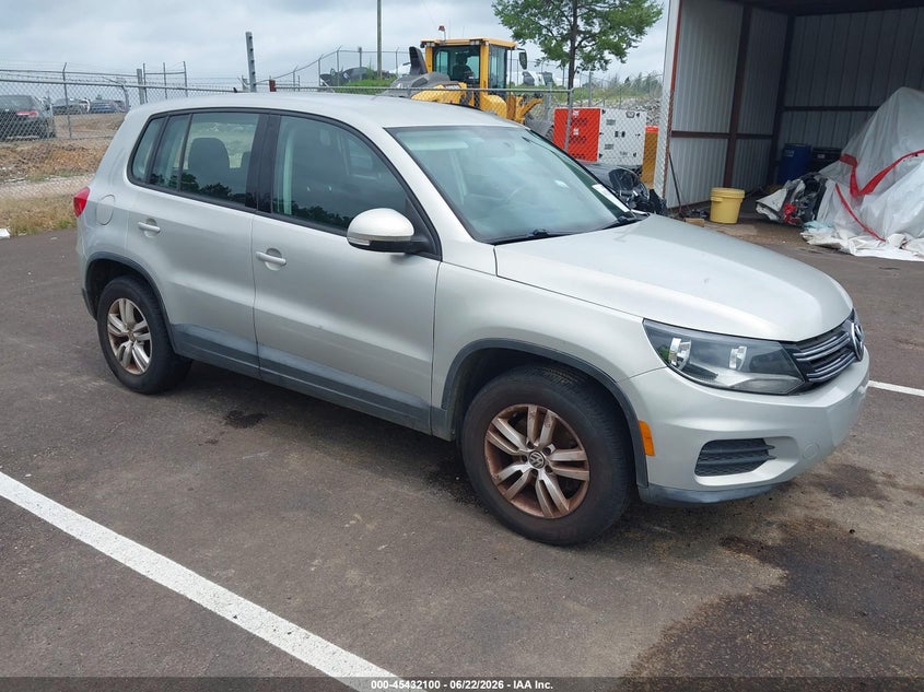 2013 Volkswagen Tiguan VIN WVGBV3AX5DW581839 IAAI salvage auction — NORMAL WEAR, Clear (Mississippi), sold $575 on 2026-07-30 (photo 1)