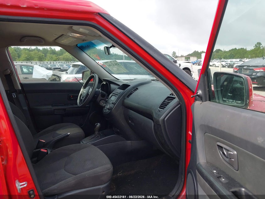 2013 Kia Soul VIN KNDJT2A56D7624562 IAAI salvage auction — RIGHT FRONT, Rebuildable (Florida), sold $325 on 2026-07-09 (photo 5)