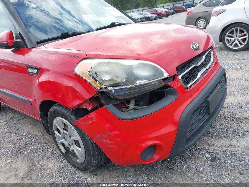 2013 Kia Soul VIN KNDJT2A56D7624562 IAAI salvage auction — RIGHT FRONT, Rebuildable (Florida), sold $325 on 2026-07-09 (photo 6)