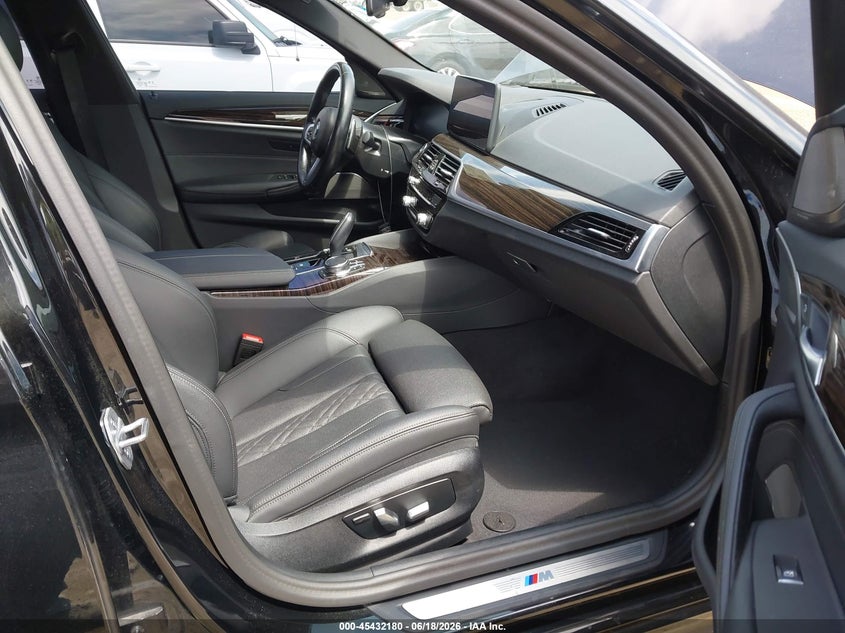 2023 BMW 5er VIN WBA53BJ06PWY13676 IAAI salvage auction — LEFT SIDE, Salvage Title, sold $19,800 on 2026-08-03 (photo 5)