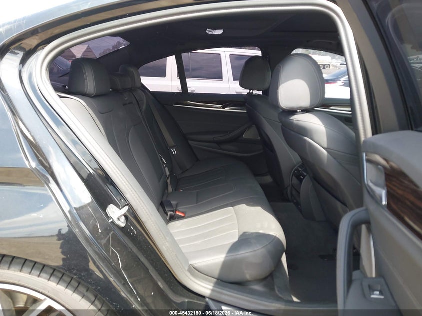2023 BMW 5er VIN WBA53BJ06PWY13676 IAAI salvage auction — LEFT SIDE, Salvage Title, sold $19,800 on 2026-08-03 (photo 8)
