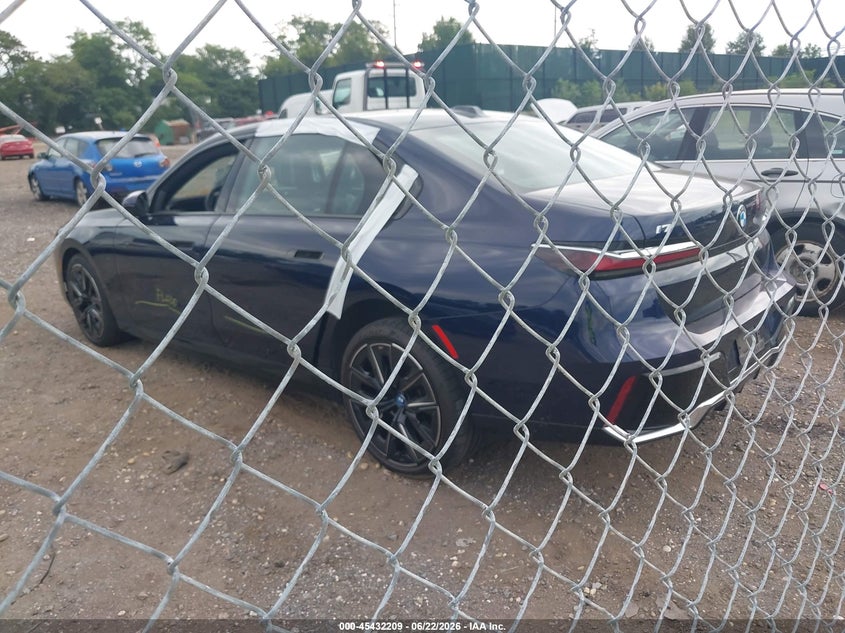2023 BMW I7 VIN WBY53EJ07PCN87734 IAAI salvage auction — WATER/FLOOD, Salvage Title, sold $29,050 on 2026-08-24 (photo 3)
