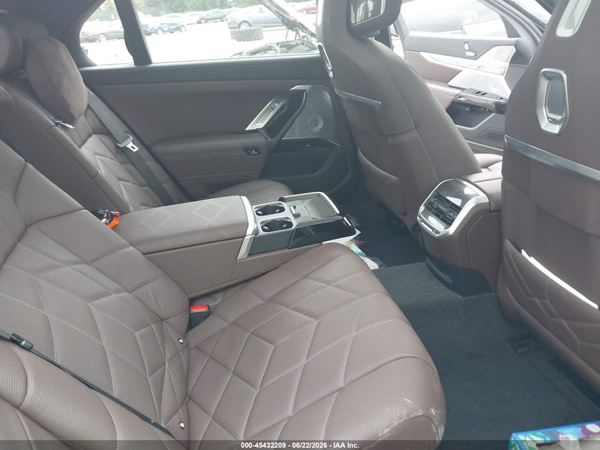 2023 BMW I7 VIN WBY53EJ07PCN87734 IAAI salvage auction — WATER/FLOOD, Salvage Title, sold $29,050 on 2026-08-24 (photo 8)