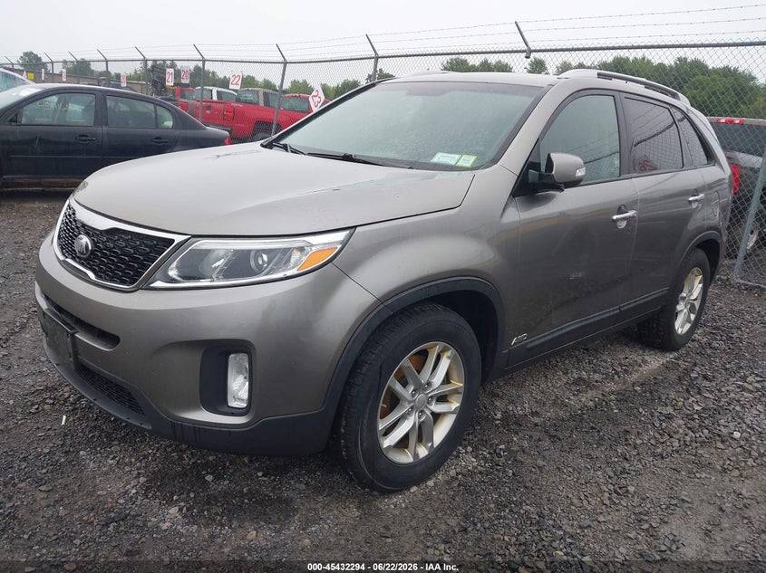 2014 Kia Sorento VIN 5XYKTCA63EG522305 IAAI salvage auction — NORMAL WEAR, Clear (New York), sold $1,025 on 2026-07-09 (photo 2)
