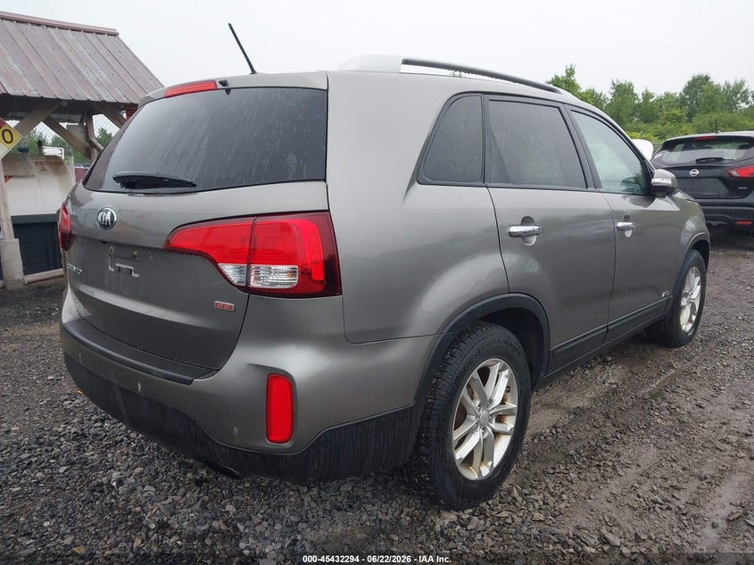 2014 Kia Sorento VIN 5XYKTCA63EG522305 IAAI salvage auction — NORMAL WEAR, Clear (New York), sold $1,025 on 2026-07-09 (photo 4)