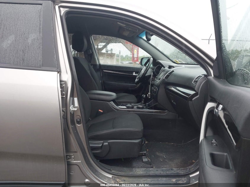 2014 Kia Sorento VIN 5XYKTCA63EG522305 IAAI salvage auction — NORMAL WEAR, Clear (New York), sold $1,025 on 2026-07-09 (photo 5)