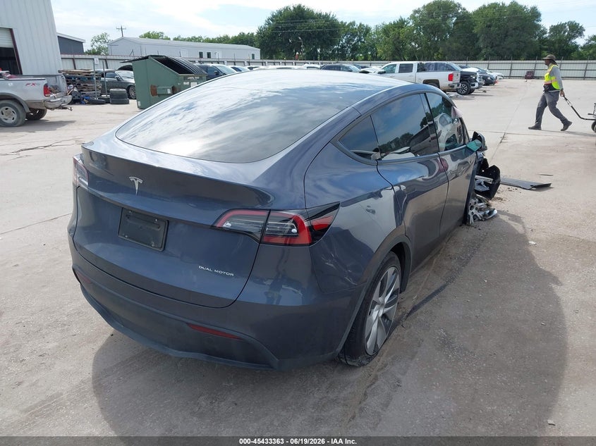 2023 Tesla Model y VIN 7SAYGDEEXPA098203 IAAI salvage auction — RIGHT FRONT, Salvage (Texas), sold $9,500 on 2026-07-16 (photo 4)