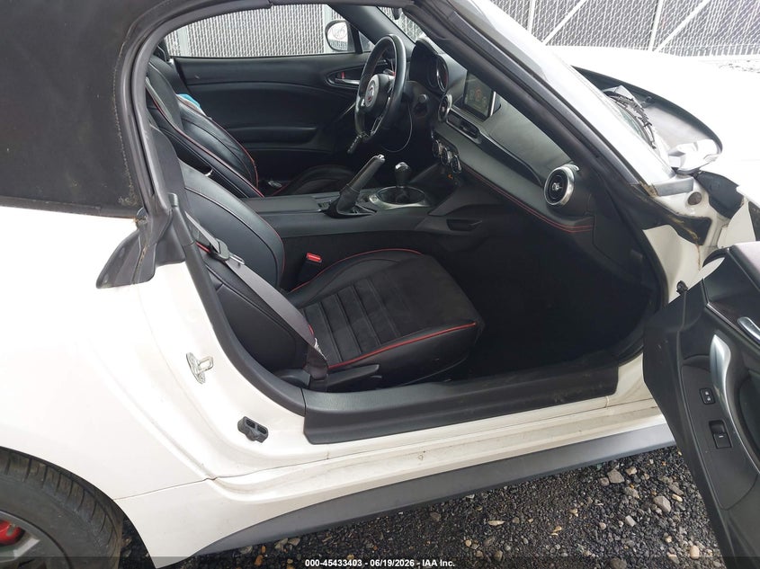 2017 Fiat 124 spider VIN JC1NFAEK8H0114583 IAAI salvage auction — REAR END, Salvage Title, sold $8,800 on 2026-10-14 (photo 5)