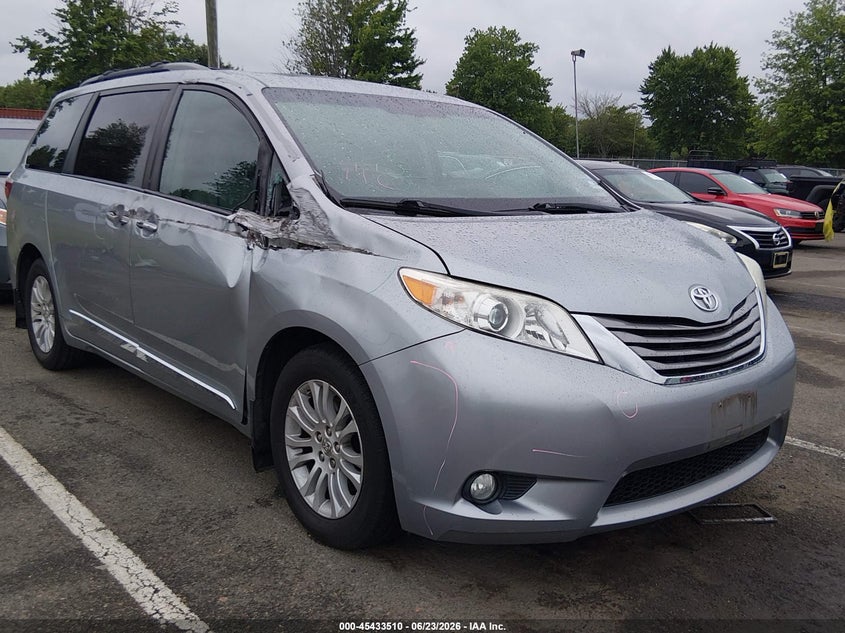 2016 Toyota Sienna VIN 5TDYK3DC2GS741051 IAAI salvage auction — RIGHT SIDE, Salvage (New Jersey), sold $4,600 on 2026-07-27 (photo 1)