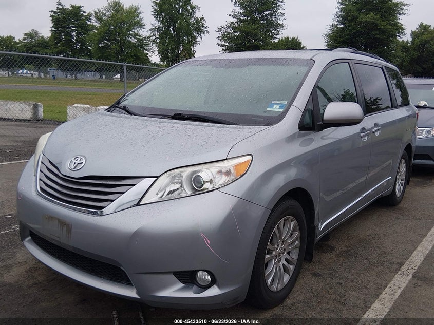2016 Toyota Sienna VIN 5TDYK3DC2GS741051 IAAI salvage auction — RIGHT SIDE, Salvage (New Jersey), sold $4,600 on 2026-07-27 (photo 2)