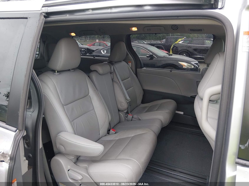 2016 Toyota Sienna VIN 5TDYK3DC2GS741051 IAAI salvage auction — RIGHT SIDE, Salvage (New Jersey), sold $4,600 on 2026-07-27 (photo 8)