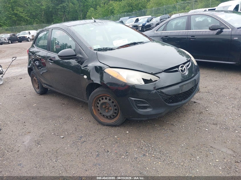 2011 Mazda 2 VIN JM1DE1HZ4B0111892 IAAI salvage auction — FRONT & REAR, Clear (Massachusetts), sold $400 on 2026-07-31 (photo 1)