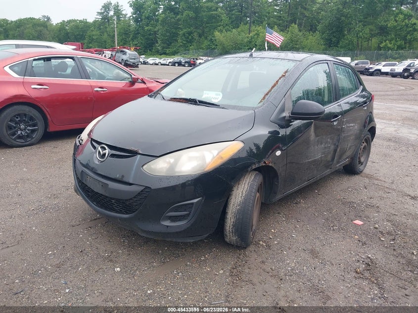 2011 Mazda 2 VIN JM1DE1HZ4B0111892 IAAI salvage auction — FRONT & REAR, Clear (Massachusetts), sold $400 on 2026-07-31 (photo 2)