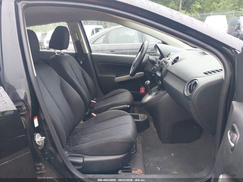 2011 Mazda 2 VIN JM1DE1HZ4B0111892 IAAI salvage auction — FRONT & REAR, Clear (Massachusetts), sold $400 on 2026-07-31 (photo 5)