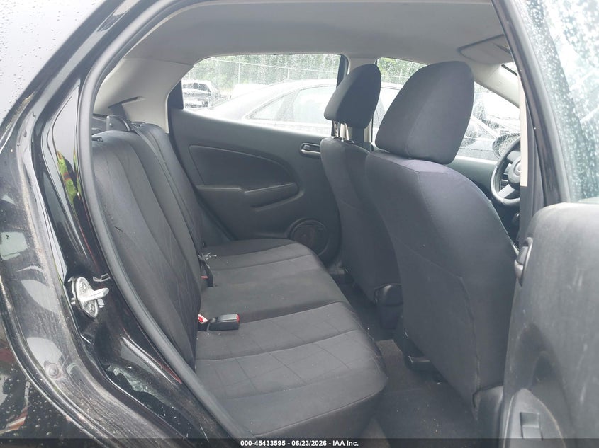 2011 Mazda 2 VIN JM1DE1HZ4B0111892 IAAI salvage auction — FRONT & REAR, Clear (Massachusetts), sold $400 on 2026-07-31 (photo 8)