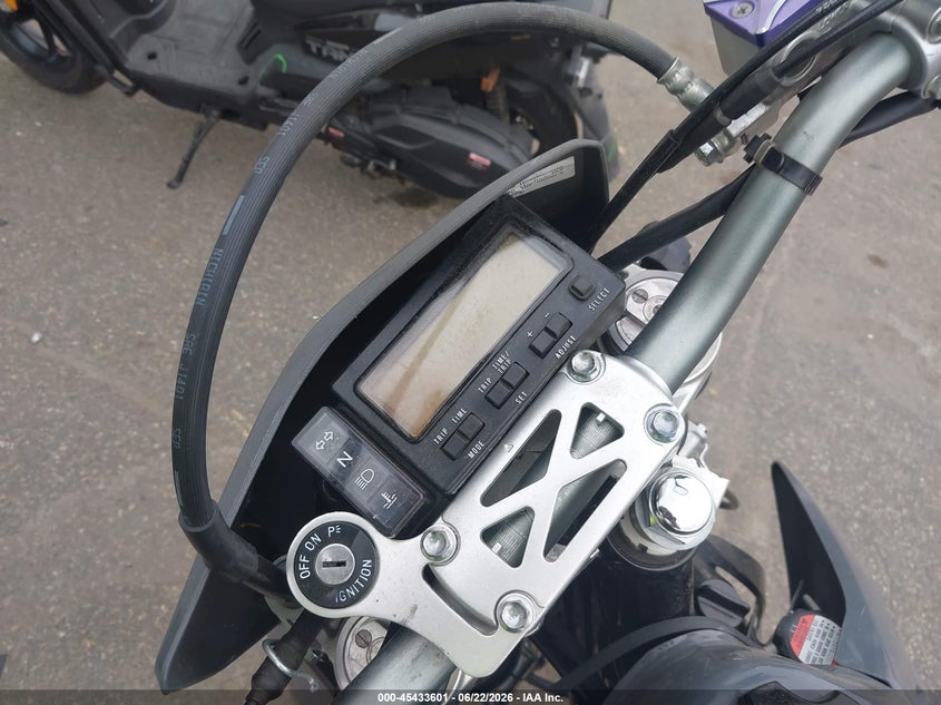 2020 Suzuki Dr-z400 VIN JS1SK44A9L7102142 IAAI salvage auction — FRONT END, Salvage Title, sold $1,800 on 2026-09-11 (photo 7)