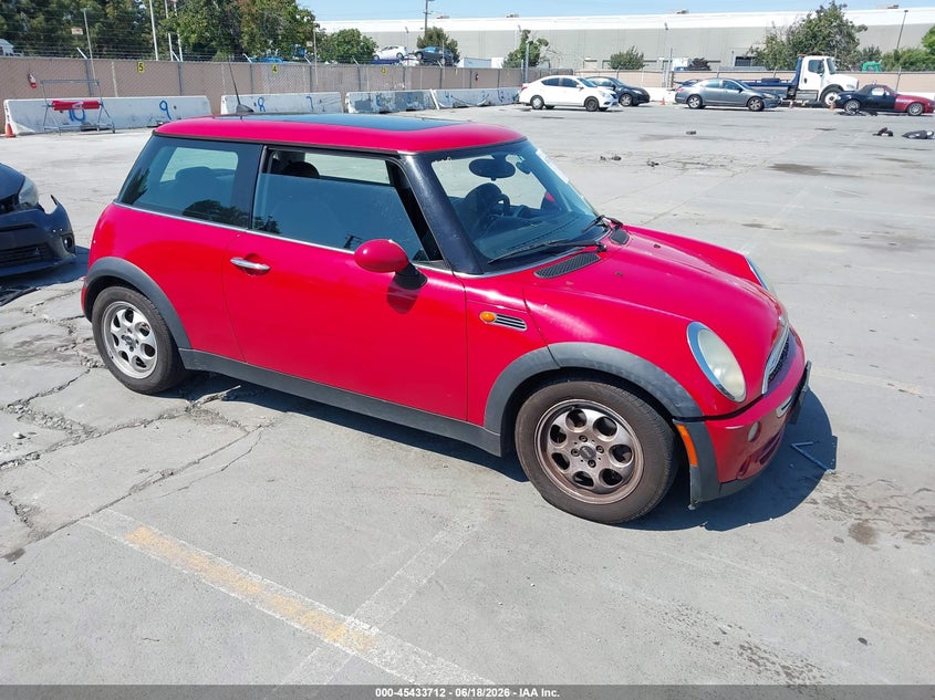 2005 Mini Cooper VIN WMWRC33455TJ68122 IAAI salvage auction — NORMAL WEAR, Clear - Dealer Only (California), sold $200 on 2026-08-03 (photo 1)