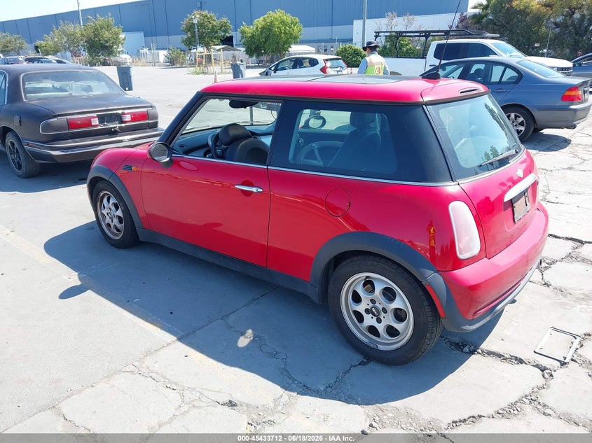 2005 Mini Cooper VIN WMWRC33455TJ68122 IAAI salvage auction — NORMAL WEAR, Clear - Dealer Only (California), sold $200 on 2026-08-03 (photo 3)