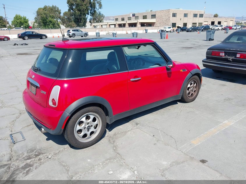 2005 Mini Cooper VIN WMWRC33455TJ68122 IAAI salvage auction — NORMAL WEAR, Clear - Dealer Only (California), sold $200 on 2026-08-03 (photo 4)