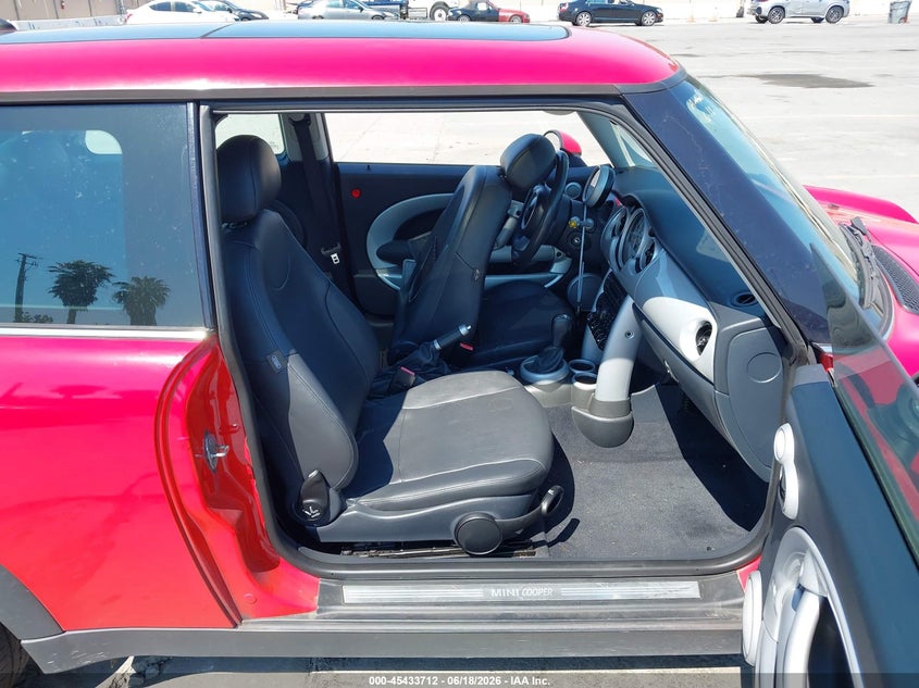 2005 Mini Cooper VIN WMWRC33455TJ68122 IAAI salvage auction — NORMAL WEAR, Clear - Dealer Only (California), sold $200 on 2026-08-03 (photo 5)