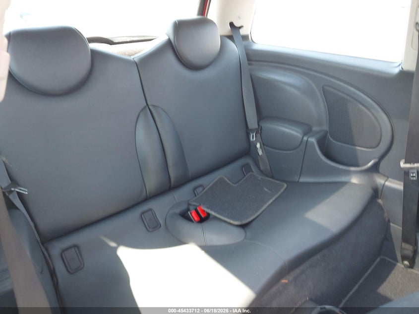 2005 Mini Cooper VIN WMWRC33455TJ68122 IAAI salvage auction — NORMAL WEAR, Clear - Dealer Only (California), sold $200 on 2026-08-03 (photo 8)