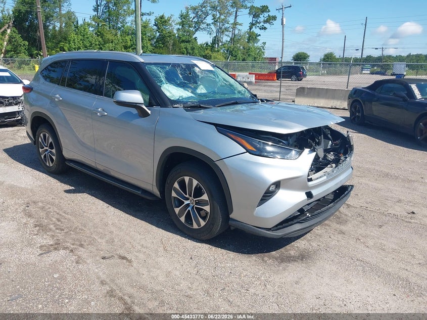 2022 Toyota Highlander VIN 5TDGZRAH9NS544370 IAAI salvage auction — FRONT END, Salvage Title, sold $14,500 on 2026-07-22 (photo 1)