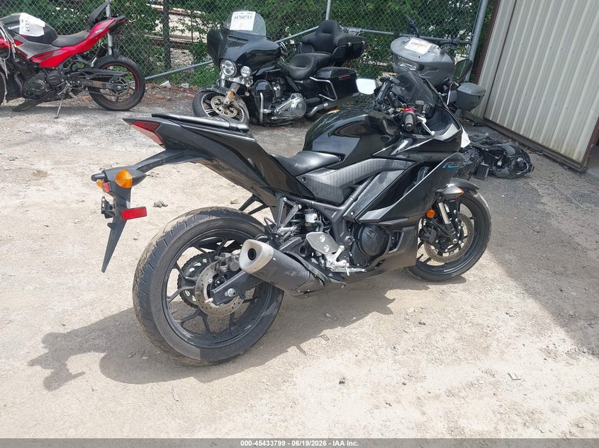 2023 Yamaha Yzf VIN MH3RH18Y7PK011982 IAAI salvage auction — THEFT, Salvage - Greater Than 75% (Maryland), sold $1,475 on 2026-07-14 (photo 4)