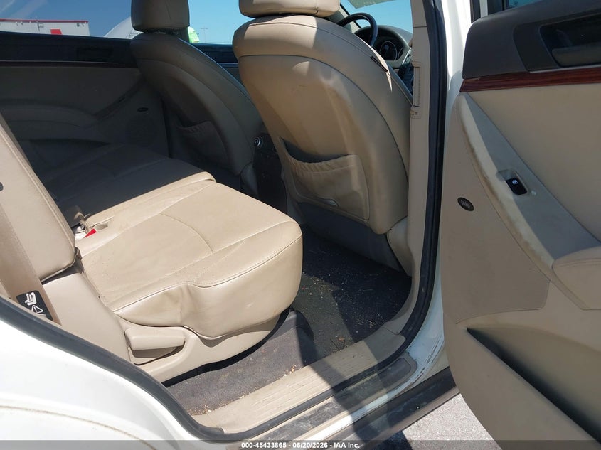 2010 Hyundai Veracruz VIN KM8NU4CC1AU104297 IAAI salvage auction — FRONT END, Salvage (Missouri), sold $1,200 on 2026-08-02 (photo 8)