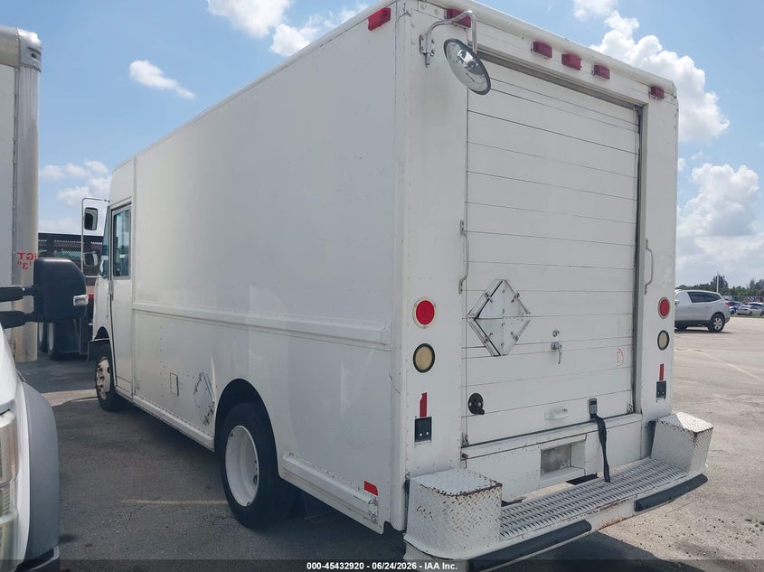 2000 Freightliner Chassis VIN 4UZA4FA48YCG41533 IAAI salvage auction — NORMAL WEAR, Clear (Florida), sold $1,100 on 2026-07-09 (photo 3)