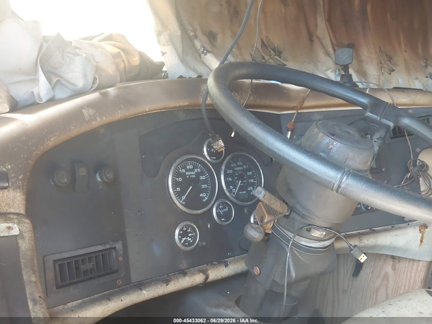 2002 Roadmaster rail Executive VIN 1RF12021521015989 IAAI salvage auction — BURN, Salvage (Georgia), sold $0 on 2026-10-04 (photo 7)