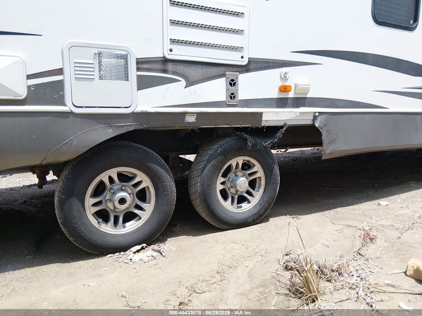2013 Cougar Travel trlr VIN 4YDT30R24DV507689 IAAI salvage auction — SIDE, Salvage (Tennessee), sold $4,450 on 2026-07-15 (photo 6)