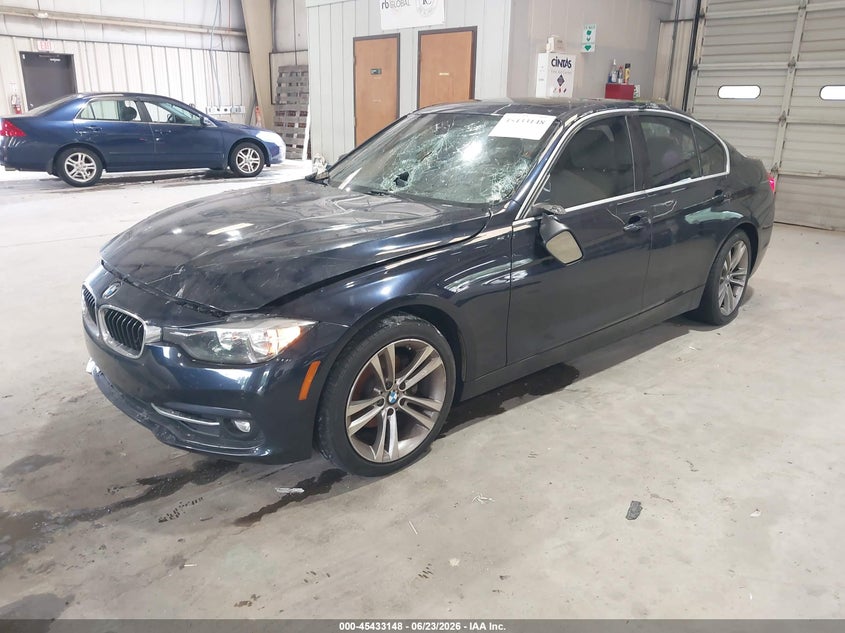 2017 BMW 3er VIN WBA8B9G58HNU48971 IAAI salvage auction — Burn Interior, Salvage (North Carolina), sold $2,200 on 2026-07-16 (photo 2)