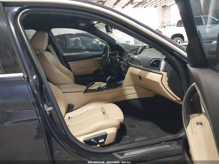 2017 BMW 3er VIN WBA8B9G58HNU48971 IAAI salvage auction — Burn Interior, Salvage (North Carolina), sold $2,200 on 2026-07-16 (photo 5)