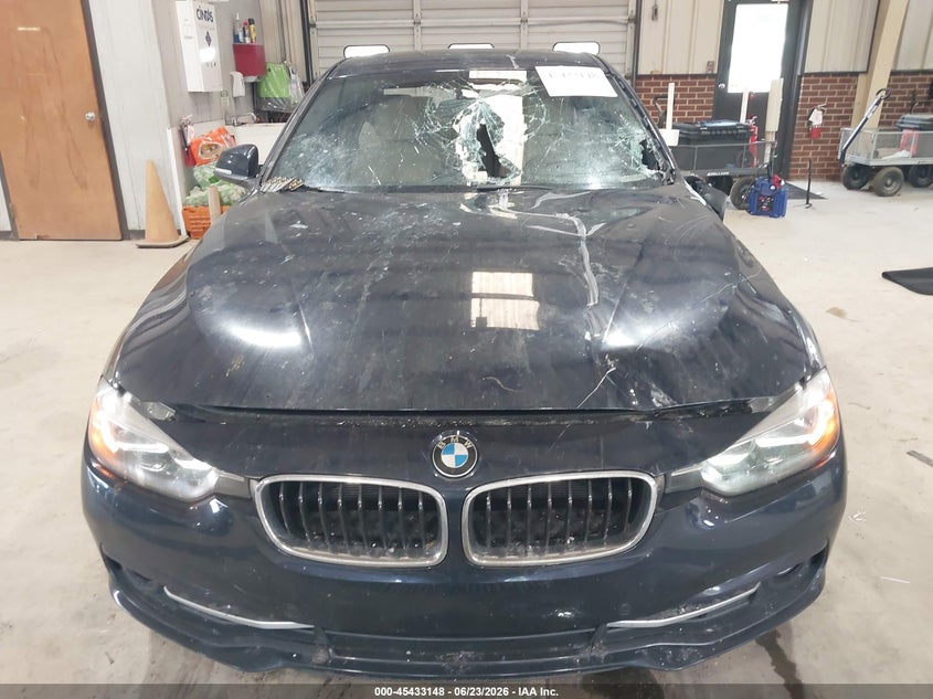 2017 BMW 3er VIN WBA8B9G58HNU48971 IAAI salvage auction — Burn Interior, Salvage (North Carolina), sold $2,200 on 2026-07-16 (photo 6)