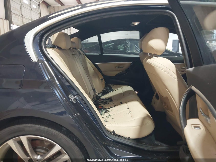 2017 BMW 3er VIN WBA8B9G58HNU48971 IAAI salvage auction — Burn Interior, Salvage (North Carolina), sold $2,200 on 2026-07-16 (photo 8)