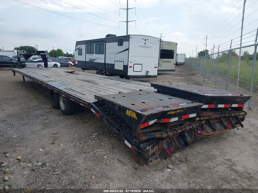 2023 Big tex trailer co inc Unknown VIN 16V3F4822P6275518 IAAI salvage auction — REAR END, Salvage (Texas), sold $2,500 on 2026-08-31 (photo 3)